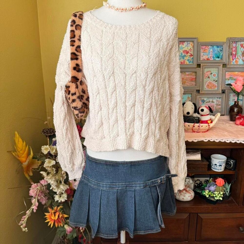 Altar'd State Cream Fuzzy Soft Knit Sweater Women’s Size Medium